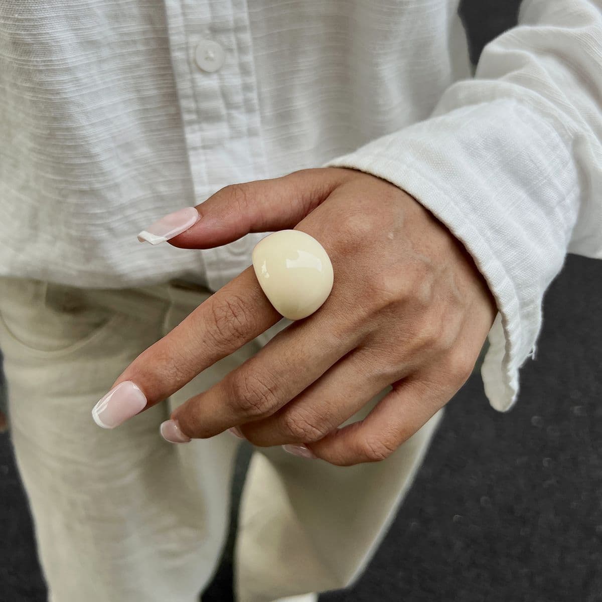 02 Off-white ring