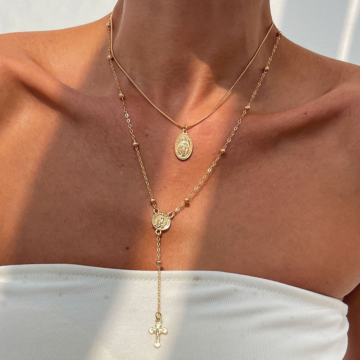 02 Golden necklace