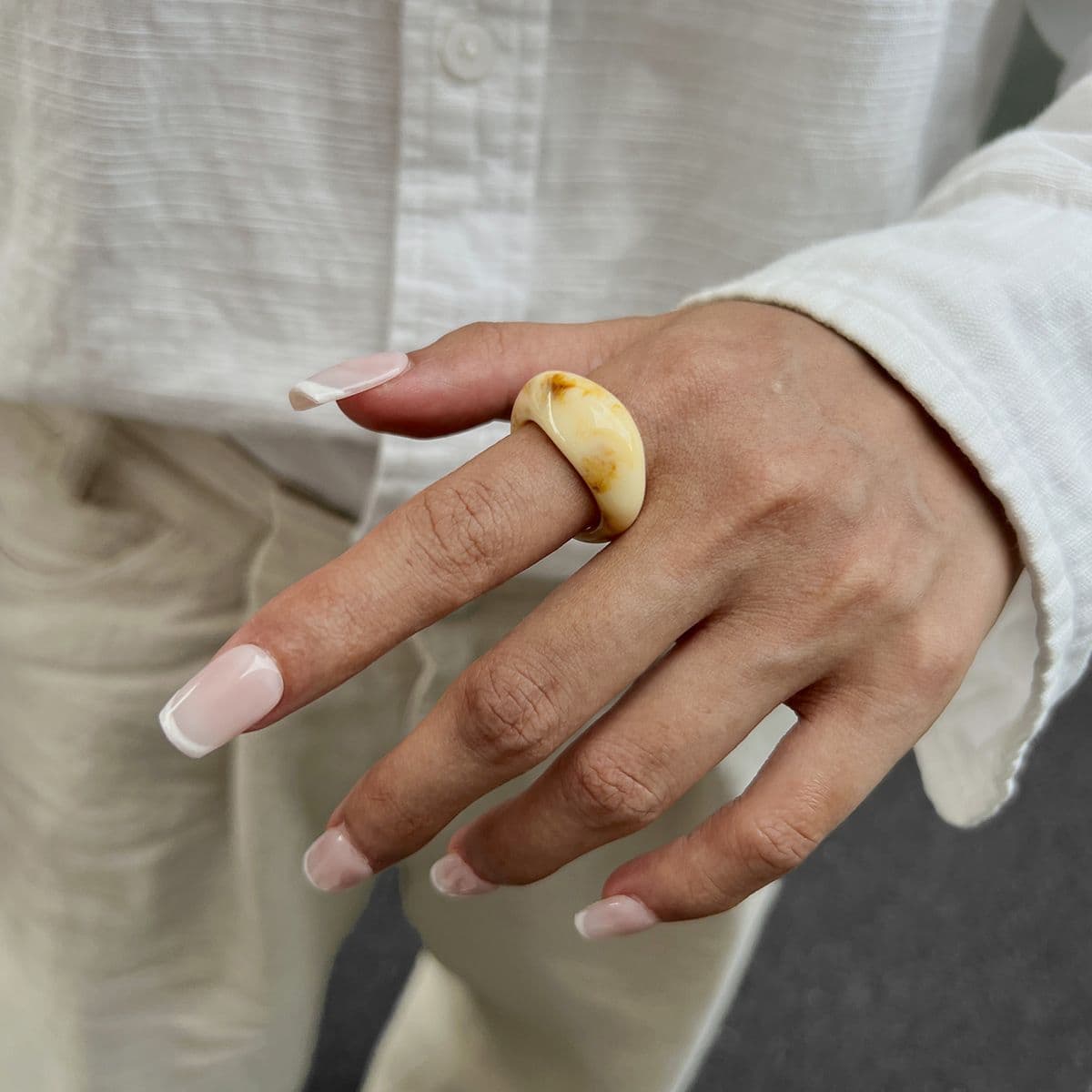 03 Beige