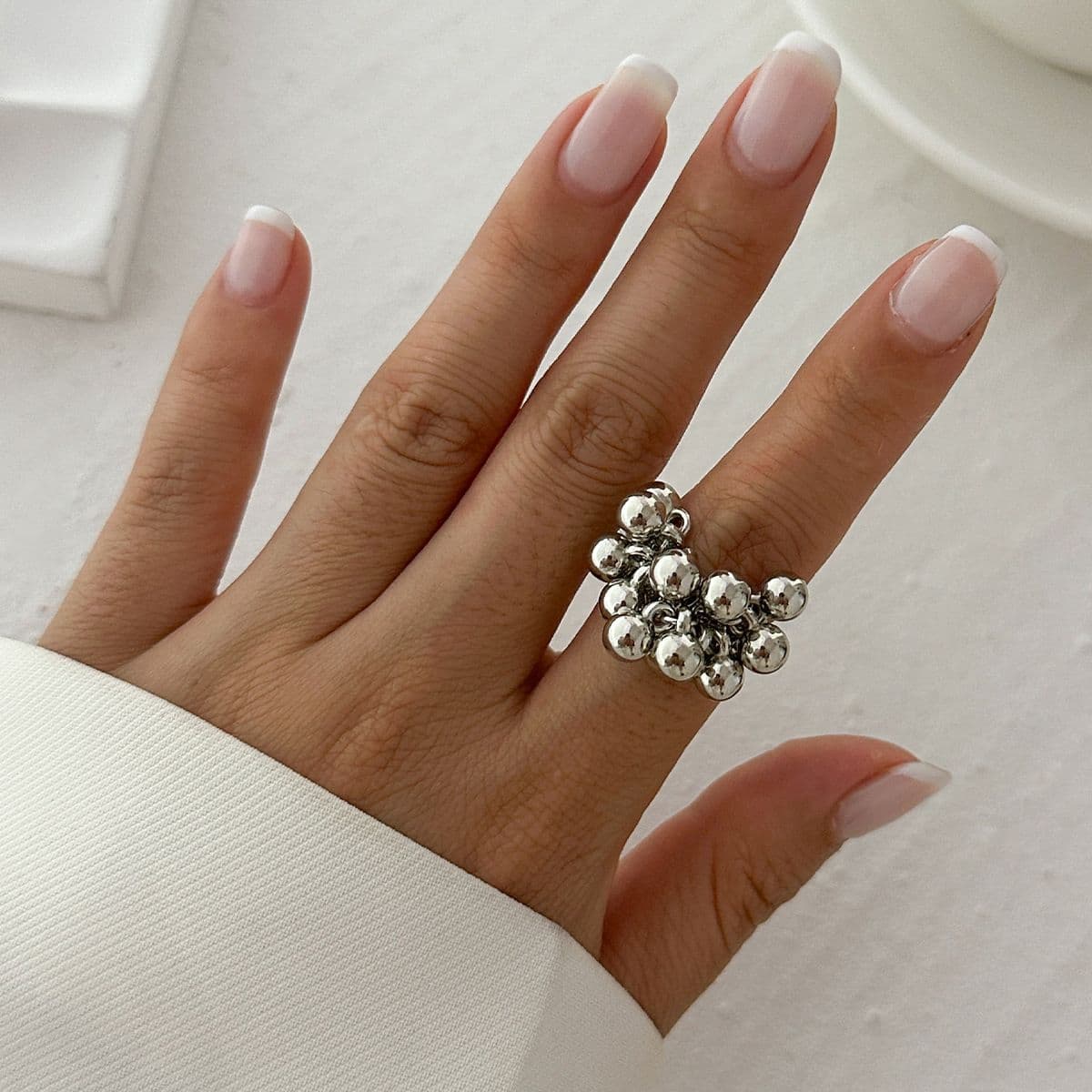 01 White K
