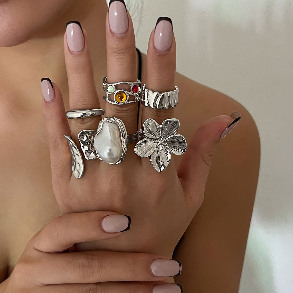 White K Ring Set